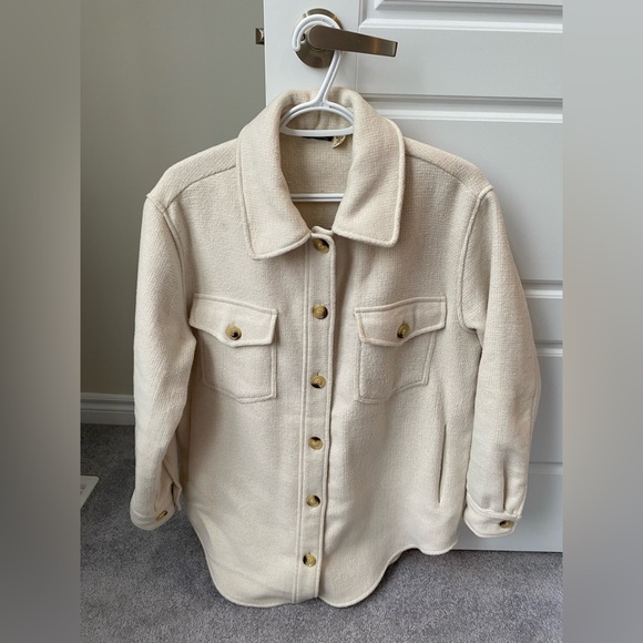 Style for the Priv Cream Shacket Size M - Picture 1 of 4